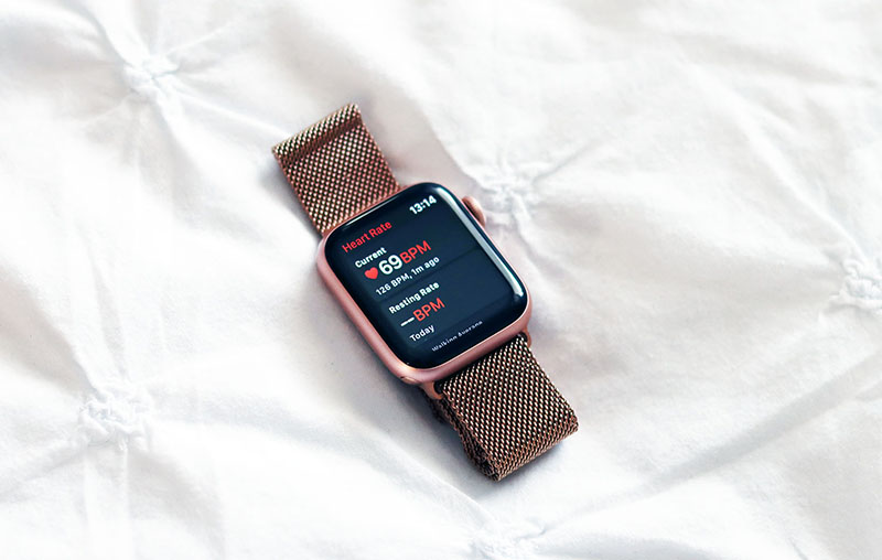 rose gold apple watch displaying hight heart rate